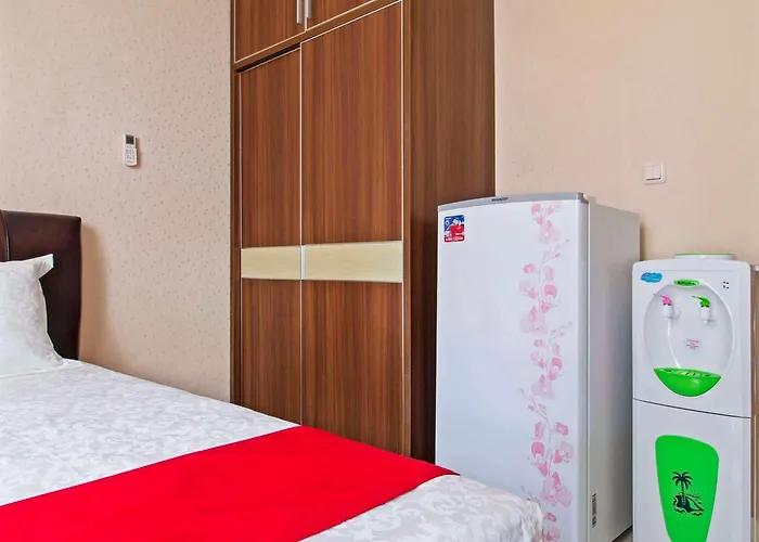 RedDoorz Syariah near Mercu Buana University Jakarta